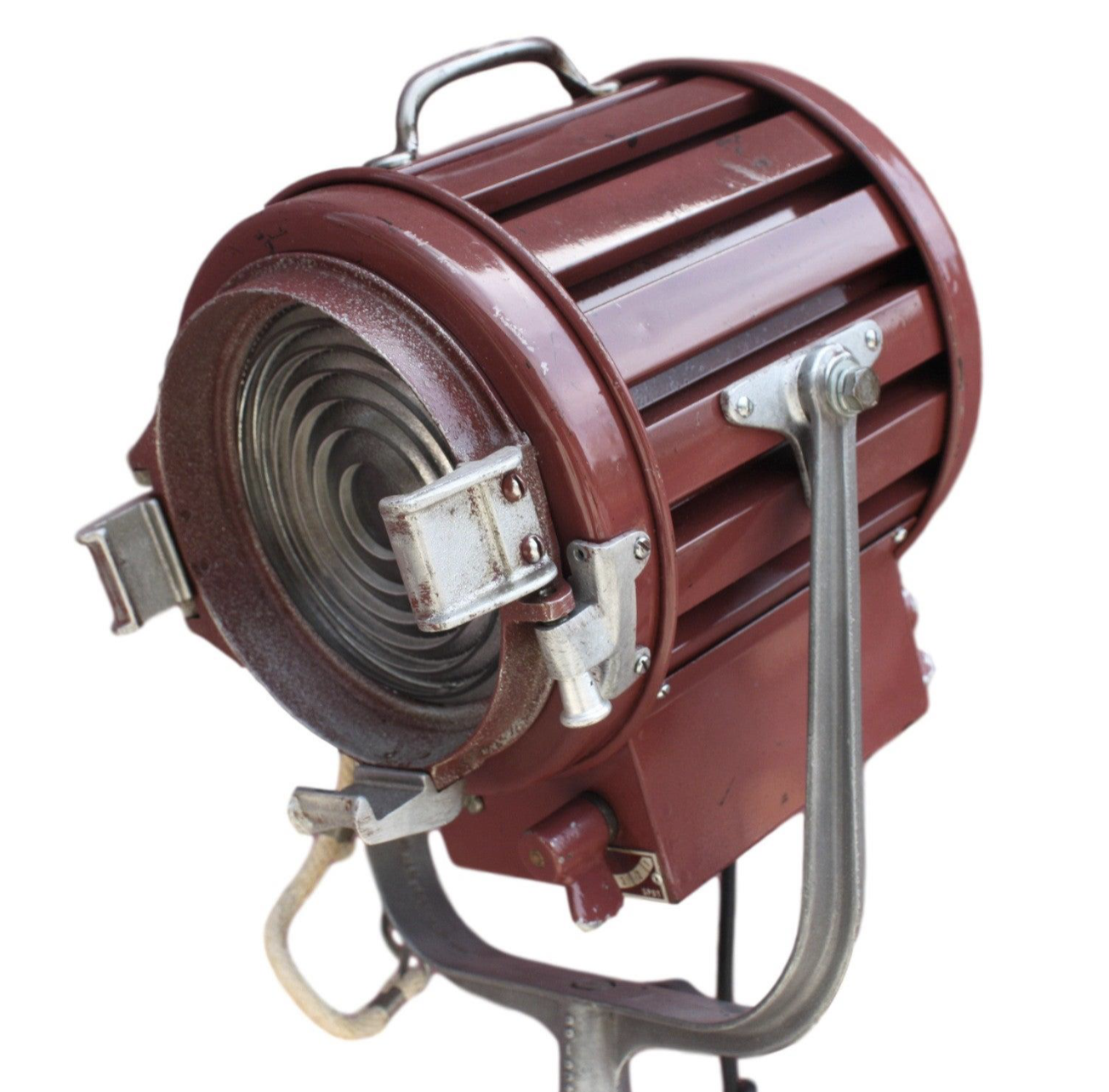 <p><span style="background-color: transparent; font-family: "Times New Roman", serif;">Has a lens called a fresnel lens, the lens softens and directs light </span></p>