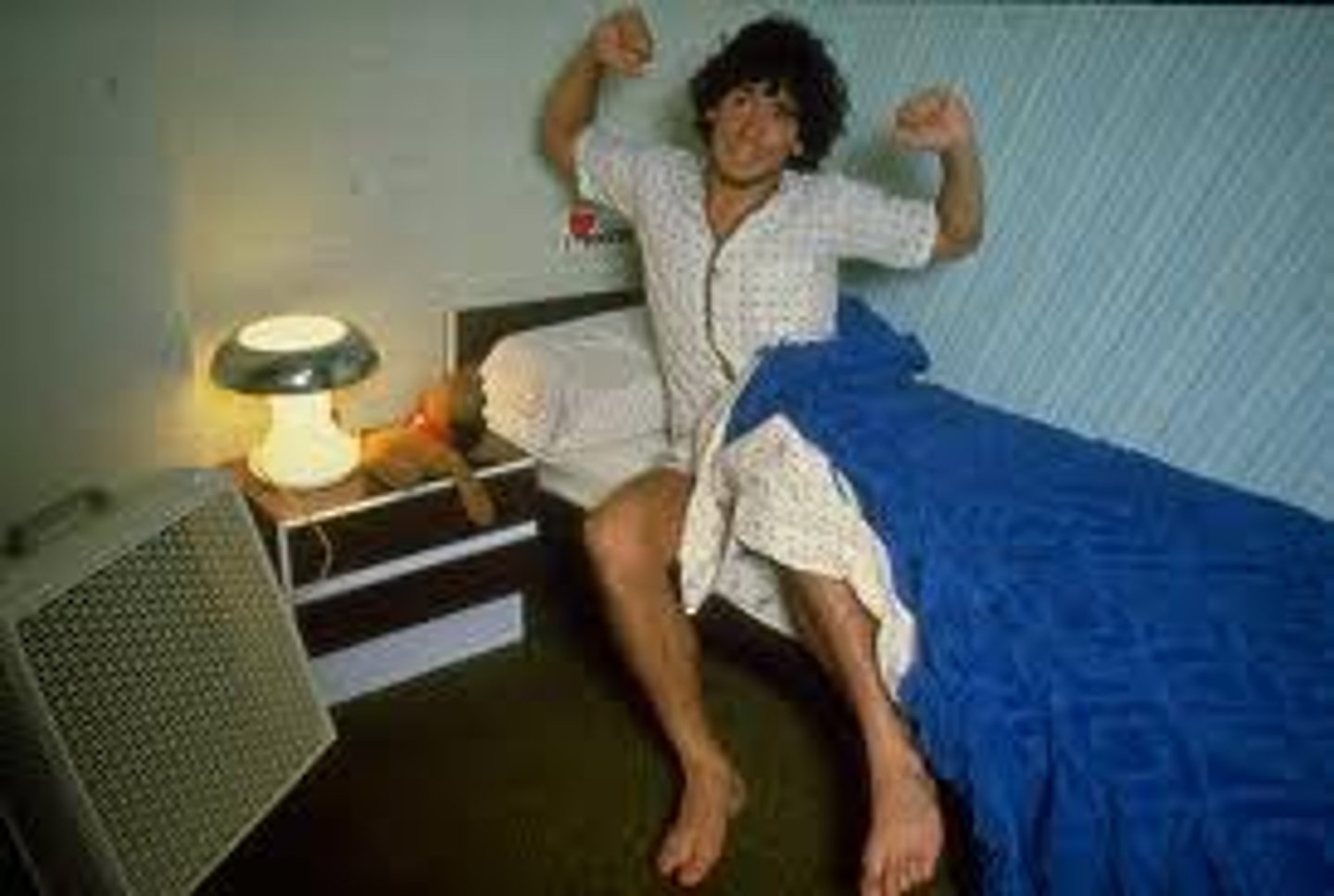 <p>to stretch (when getting out of bed)</p>