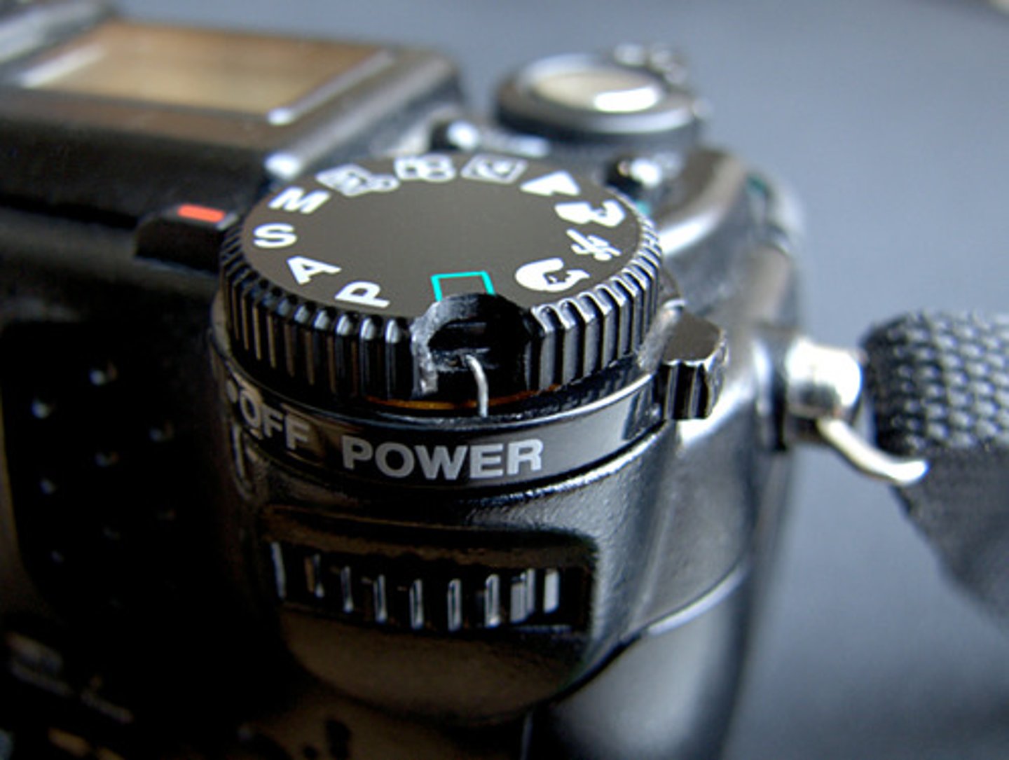 <p>A dial on top the camera used to change the shooting mode of the camera.</p>
