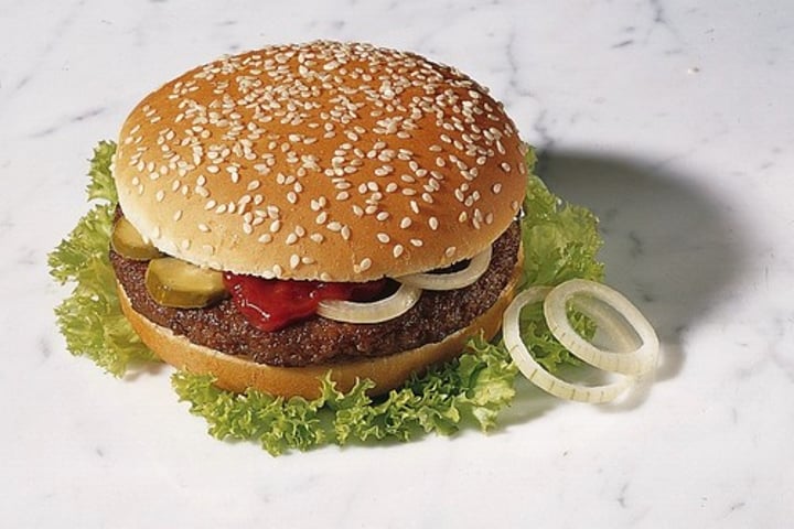 <p>L' hamburger (m.)</p>