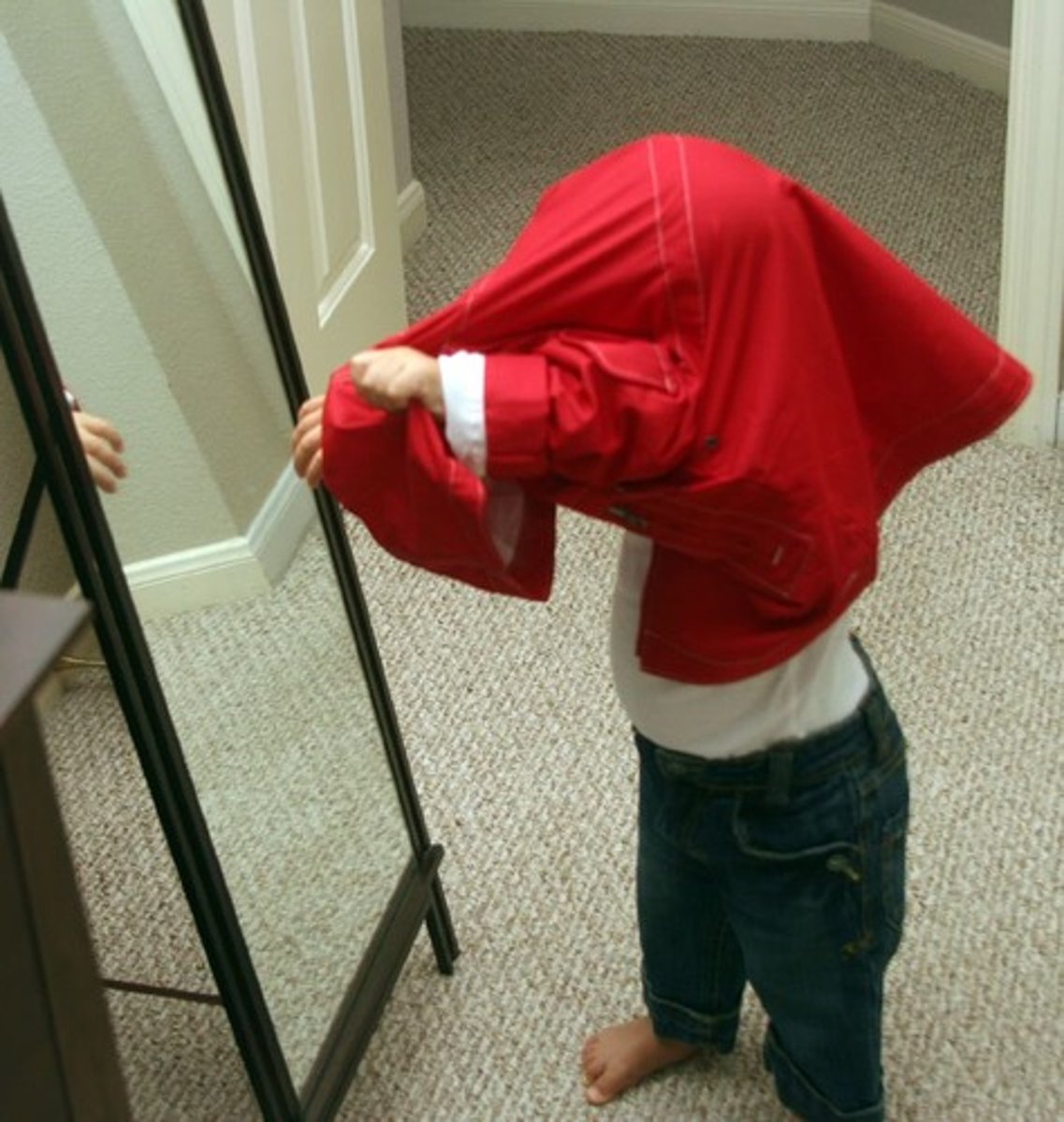 <p>to undress oneself</p>