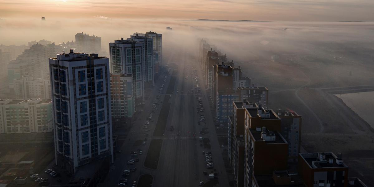<p><span style="font-family: &quot;Contrail One&quot;, cursive">“Normal smog” is a combination of oxidants and particulates.&nbsp;</span></p><p></p><p>Smog causes irritation to the eyes and respiratory systems, especially in : older people, children, and pregnant women</p>