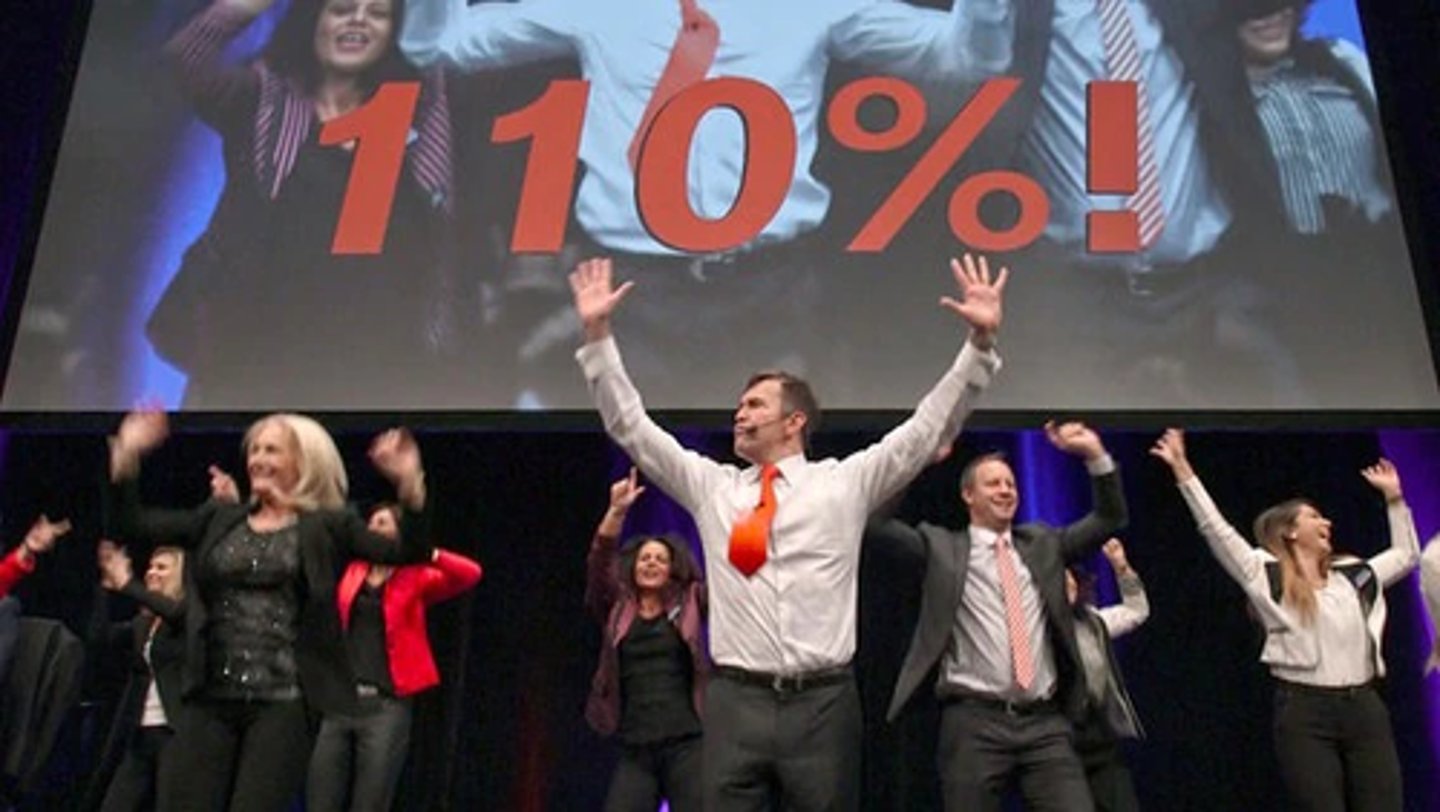 <p>kích thích, khơi gợi</p>