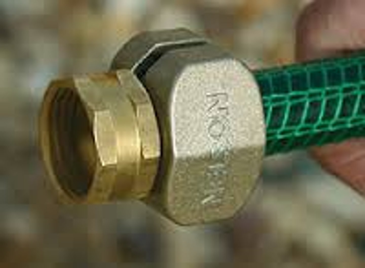 <p>Replaces damaged hose ends</p>