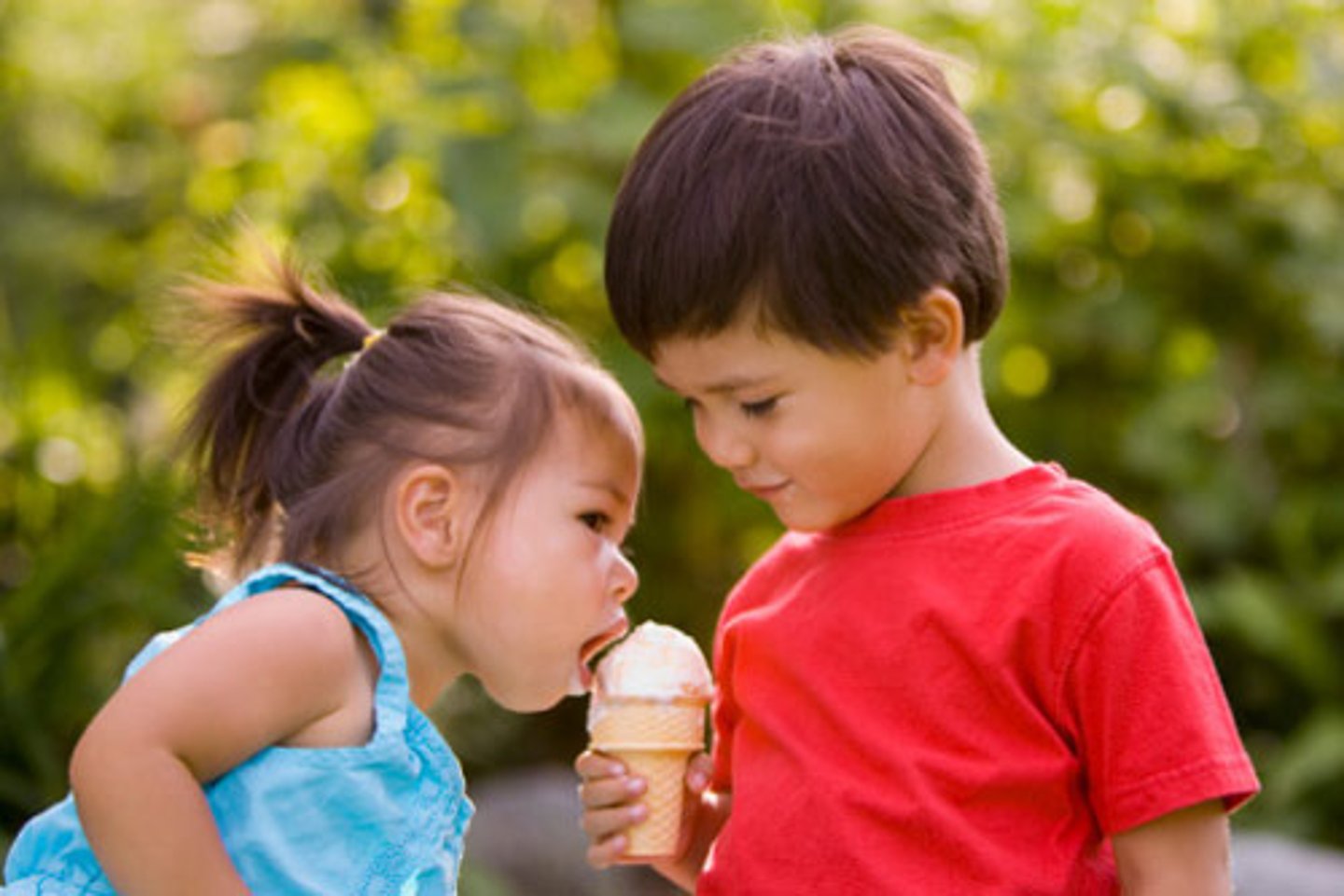 <p>Muda, kecil</p>