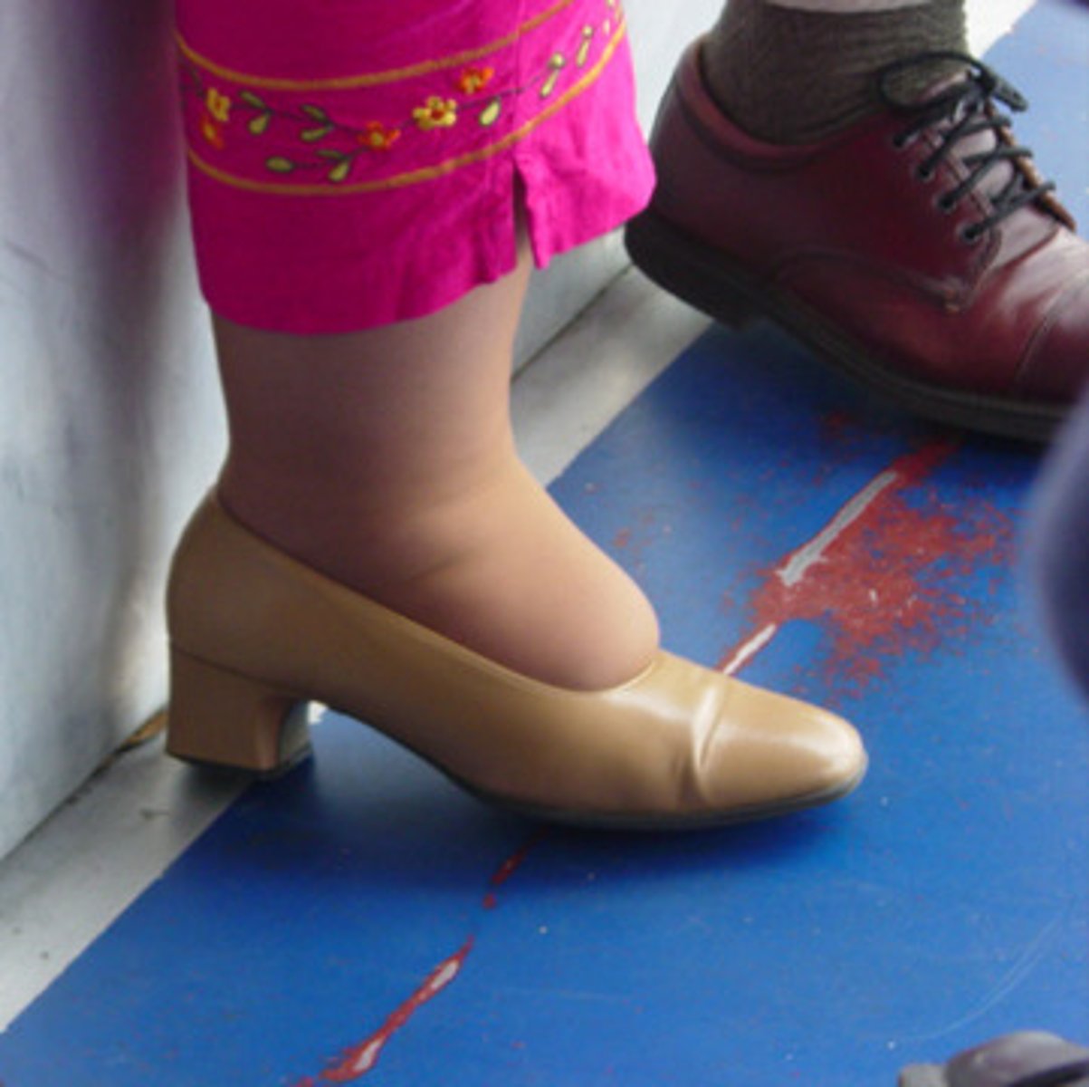 <p>to grow out of</p>