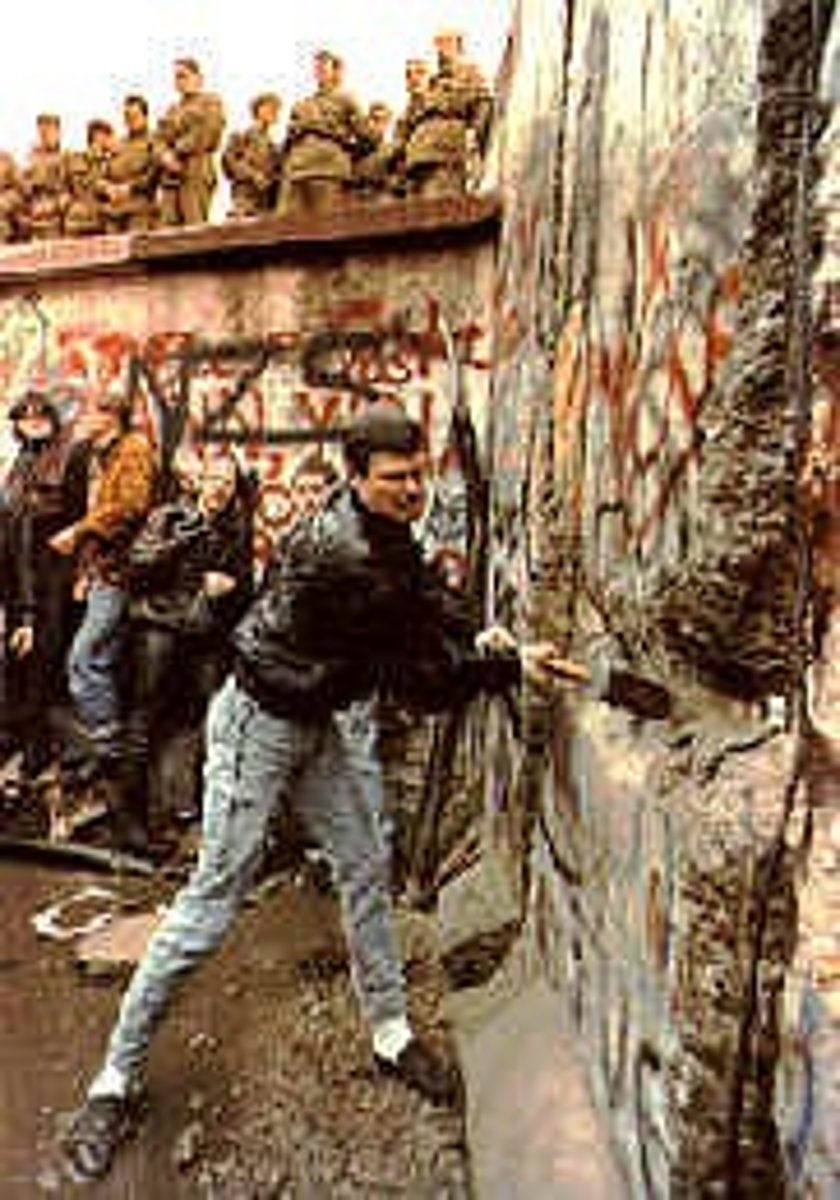<p>Stalin wanted to punish Germany so he closes off all roads into West Berlin with the Berlin Wall, citizens in East Germany are stuck</p>