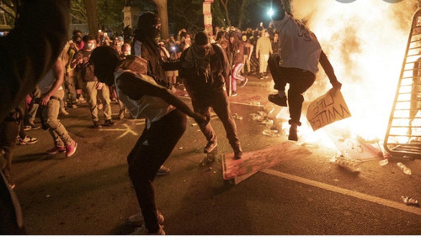 <p>disturbance/discontent: bất ổn xã hội</p><p>It is feared that the civil unrest we are now witnessing in this country could lead to full-scale civil war.</p>