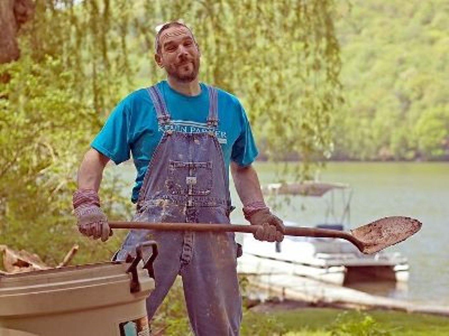 <p>(n) lao động; công việc</p><p>The company wants to keep down labour costs</p><p>•labor</p>