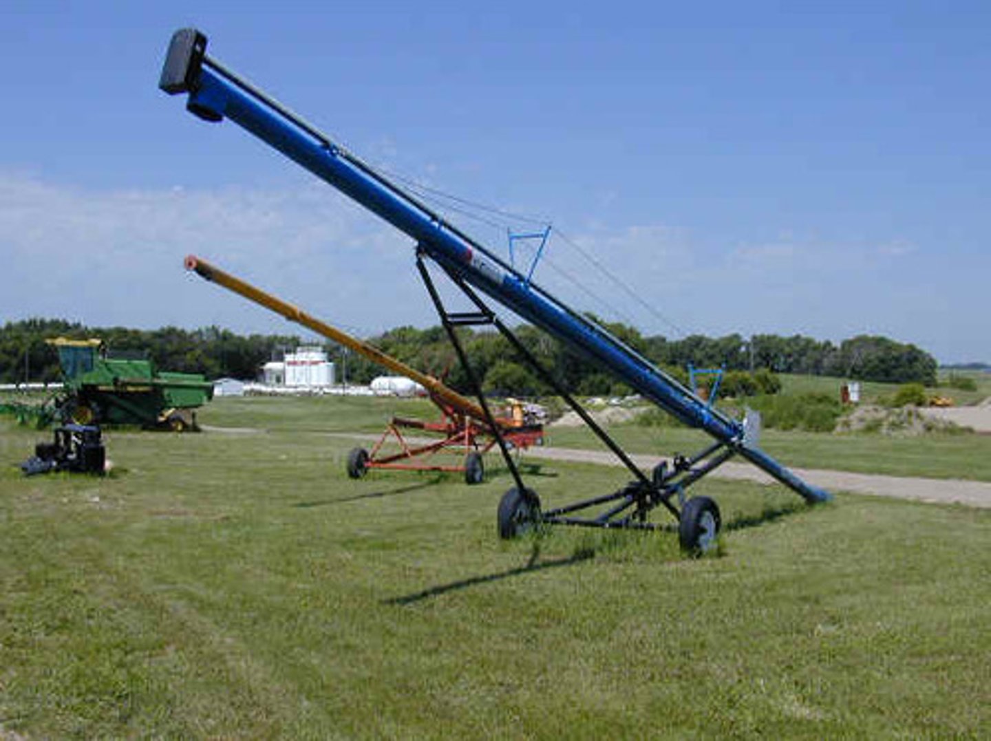 <p>carries agricultural materials</p>