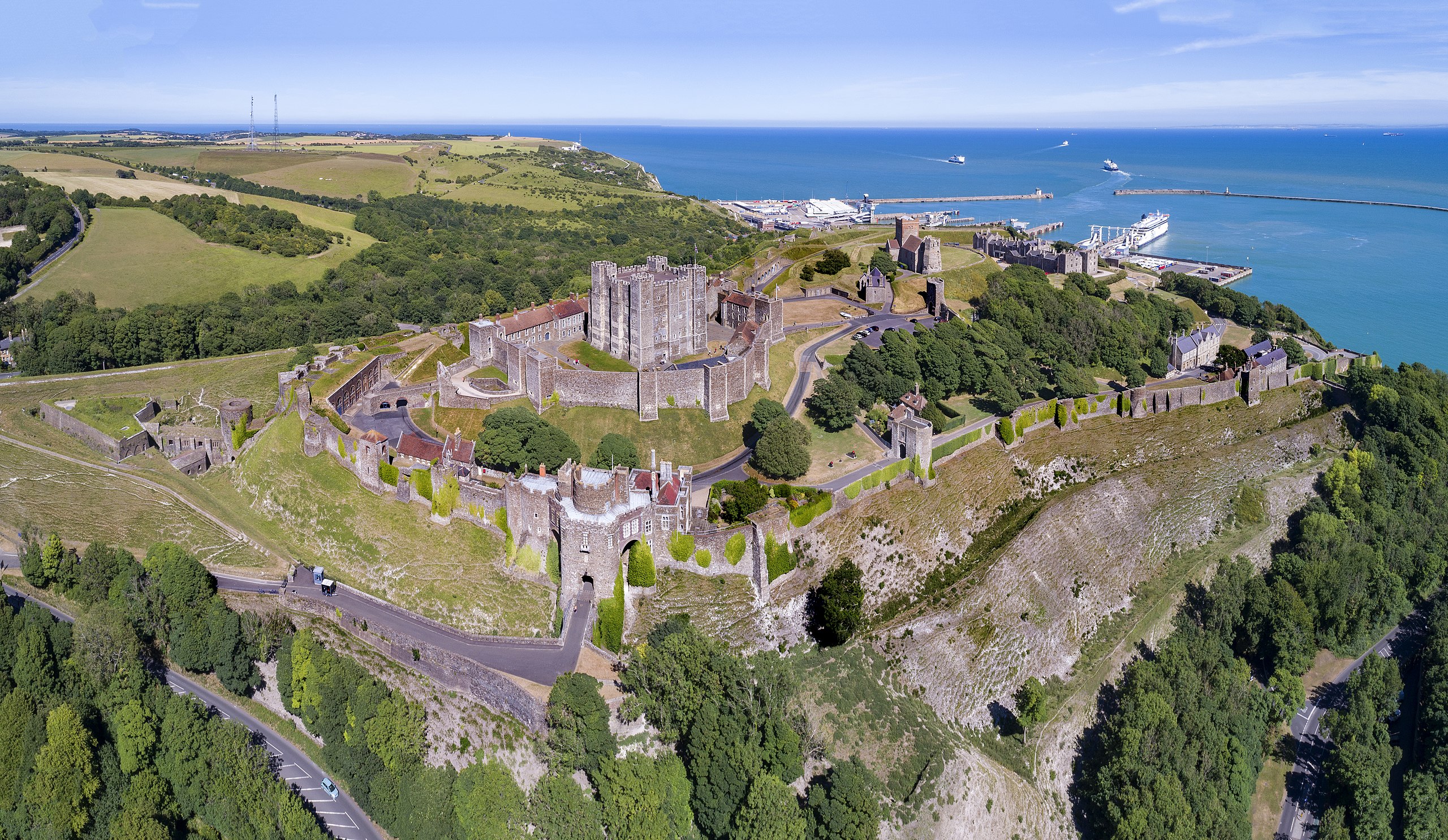 <ul><li><p>Rebuilt during the reign of William the Conqueror </p></li></ul><p></p>