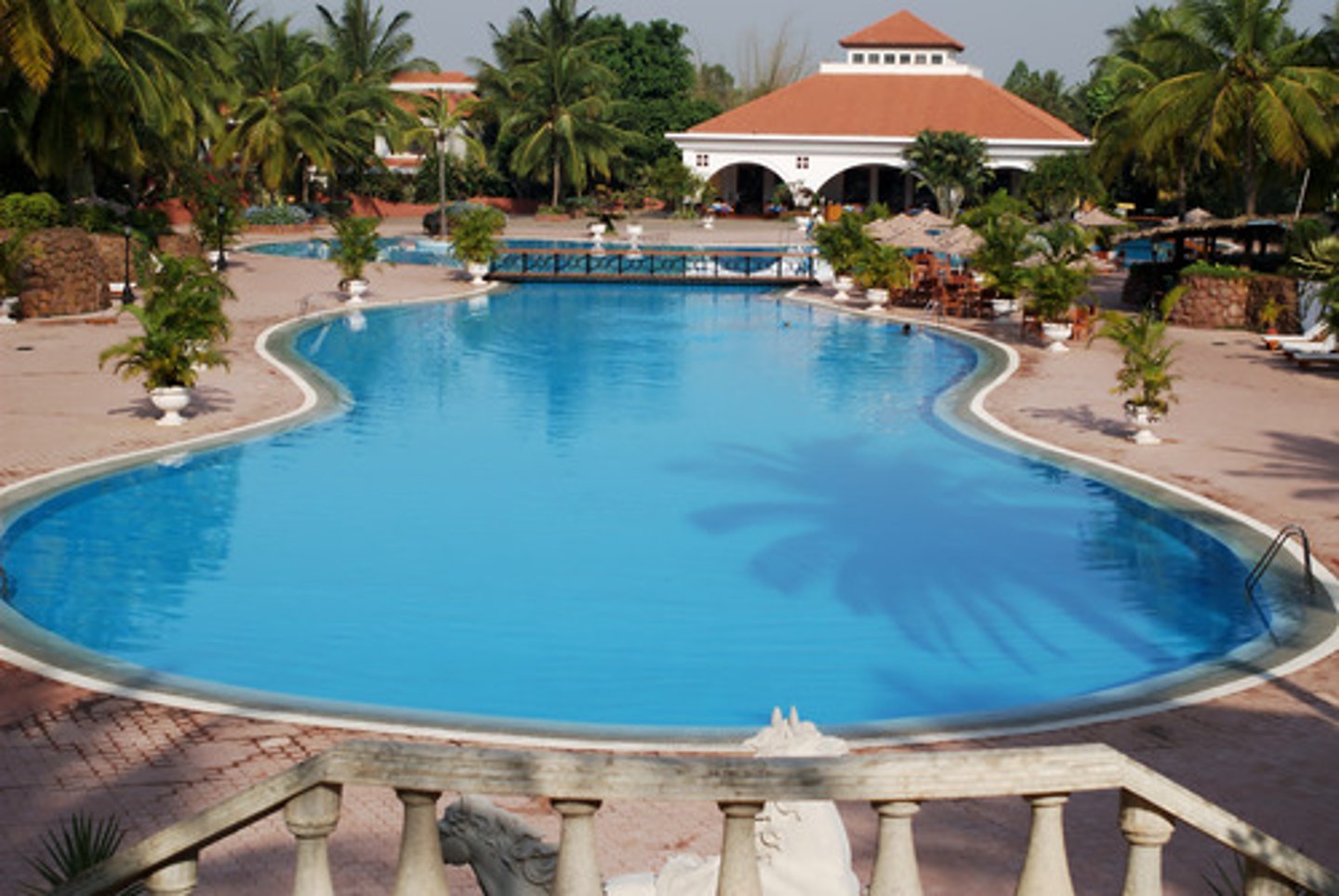 <p>bể bơi</p>