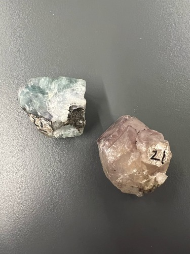 <ul><li><p>Purple, blue, white, clear</p></li><li><p>4 planes of cleavage </p></li><li><p>Hardness: 4</p></li></ul>