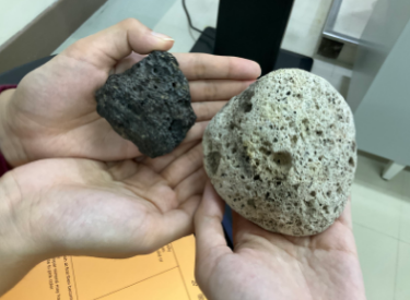 <p>what is the name of this rock?<br>what kind of rock is this?</p><p>what is its texture?</p>