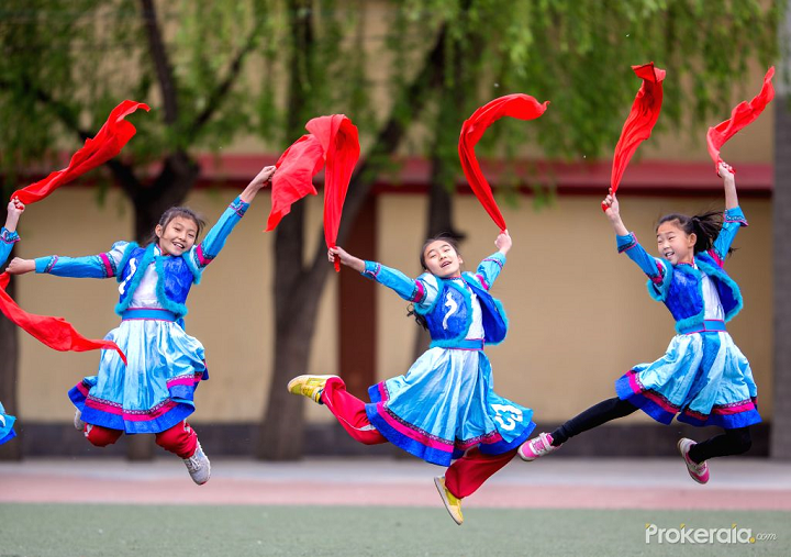 <p>điệu nhảy dân gian</p>