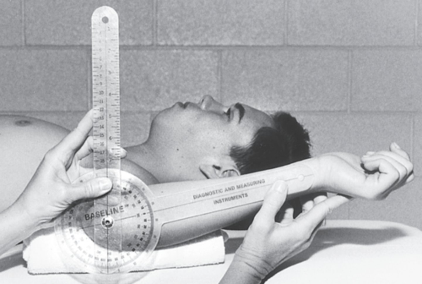 <p>(transv pl/vertical ax)</p><p>Testing Position: supine, arm 90 degree, place forearm in perpendicular to supporting surface, humerus on table with towel supporting, elbow off table</p><p>Stabilize: start at distal end of humerus + wrist, thorax</p><p>Goni: (start together)</p><p>- Fulcrum: olecranon process</p><p>- Proximal arm: perpendicular to floor</p><p>- Distal arm: along ulna, olecranon + styloid as reference</p><p>Normal: 0-90</p><p>End feel: firm</p>