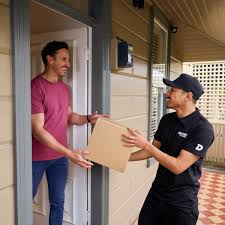 <p><strong>Giao hàng</strong> / Cung cấp </p><ul><li><p>The courier will <strong>____</strong>the package by tomorrow.<br>→ Người giao hàng sẽ <strong>giao</strong> gói hàng vào ngày mai.</p></li><li><p class="">The president will <strong>____</strong>a speech at the ceremony.<br>→ Tổng thống sẽ <strong>đưa ra</strong> một bài phát biểu tại buổi lễ.</p></li></ul><p></p>