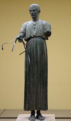 <p><span>Bronze statue, slightly stiff but lifelike.</span></p><p><span>Subtle details: twisting torso, turned head, glass eyes.</span></p>