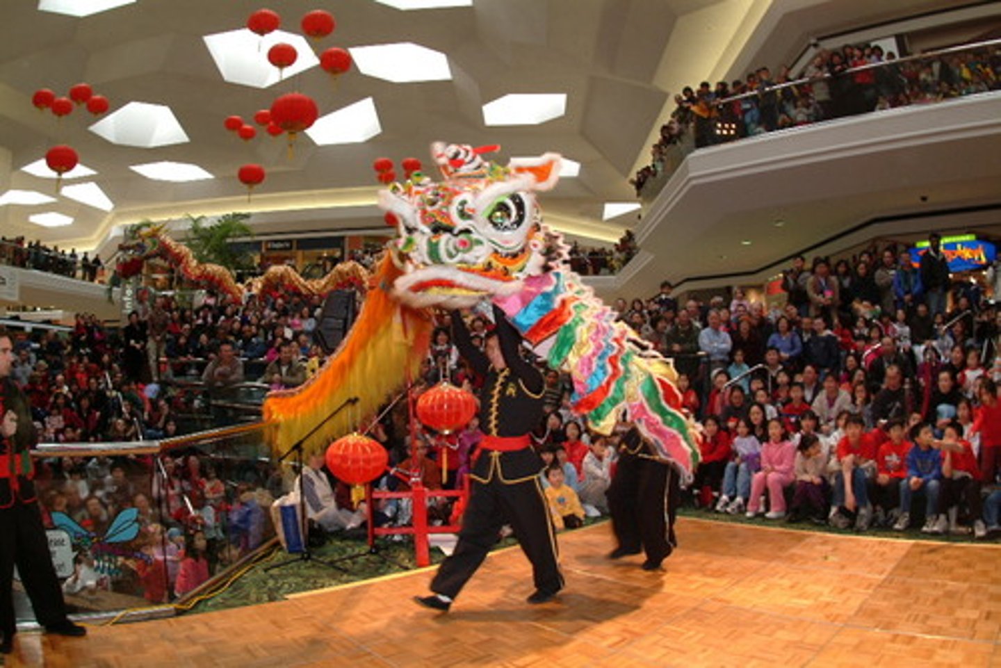 <p>truyền thống phong phú, lâu đời</p><p>ex: We, Vietnamese people, always take pride in our ... music and dance.</p>