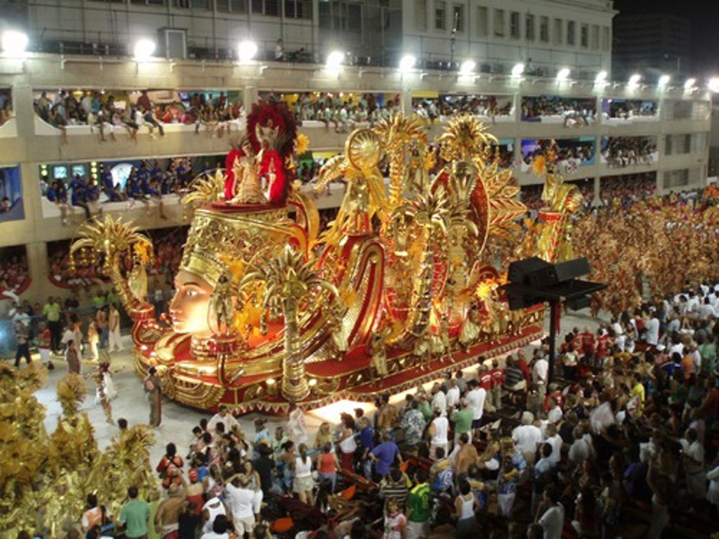 <p>n • /ˈkɑːnɪvəl/ • A public festival with parades, entertainment, and music. • Lễ hội hóa trang • "The carnival was filled with colorful costumes and music."</p>