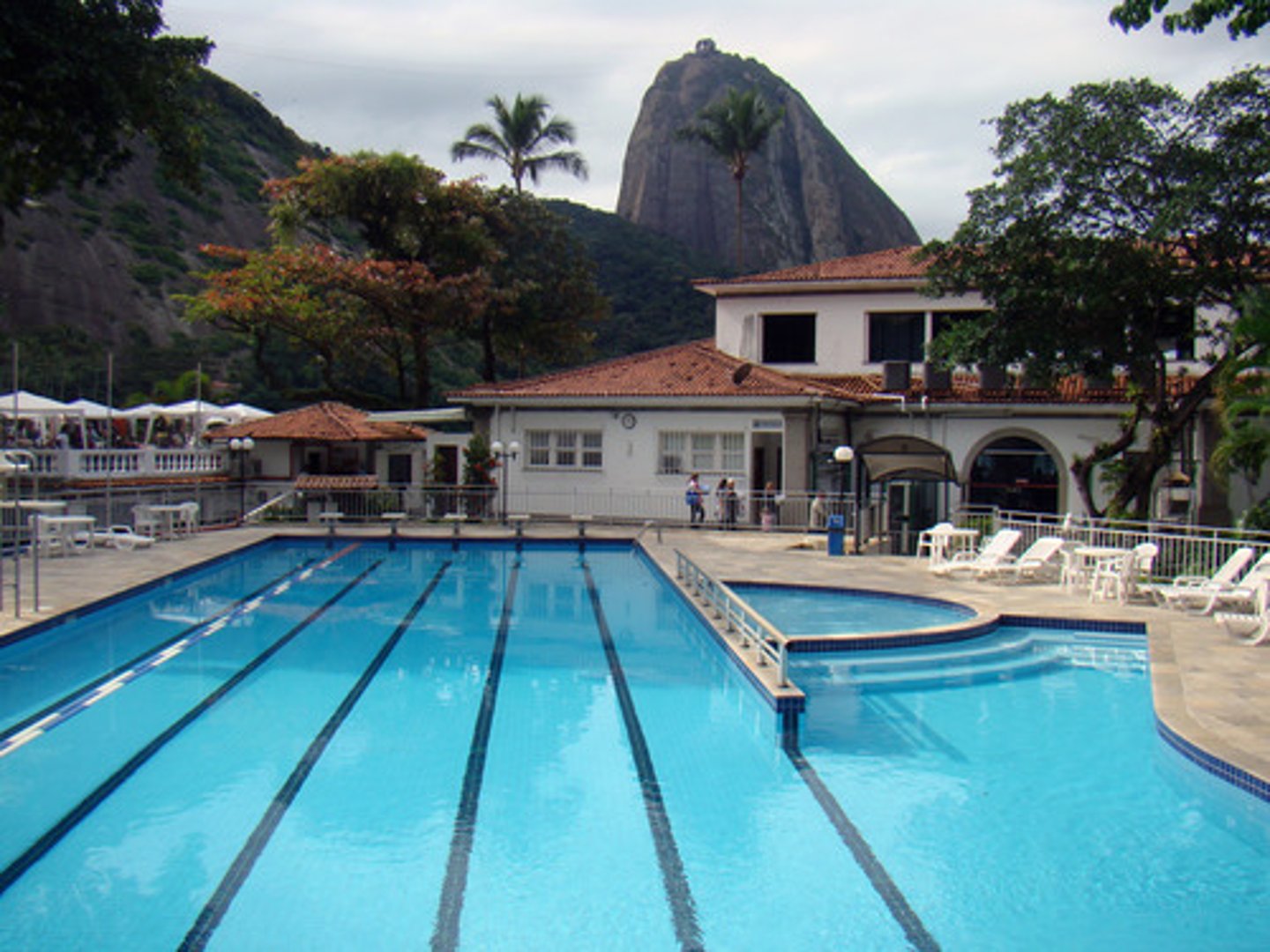 <p>swimming pool</p>