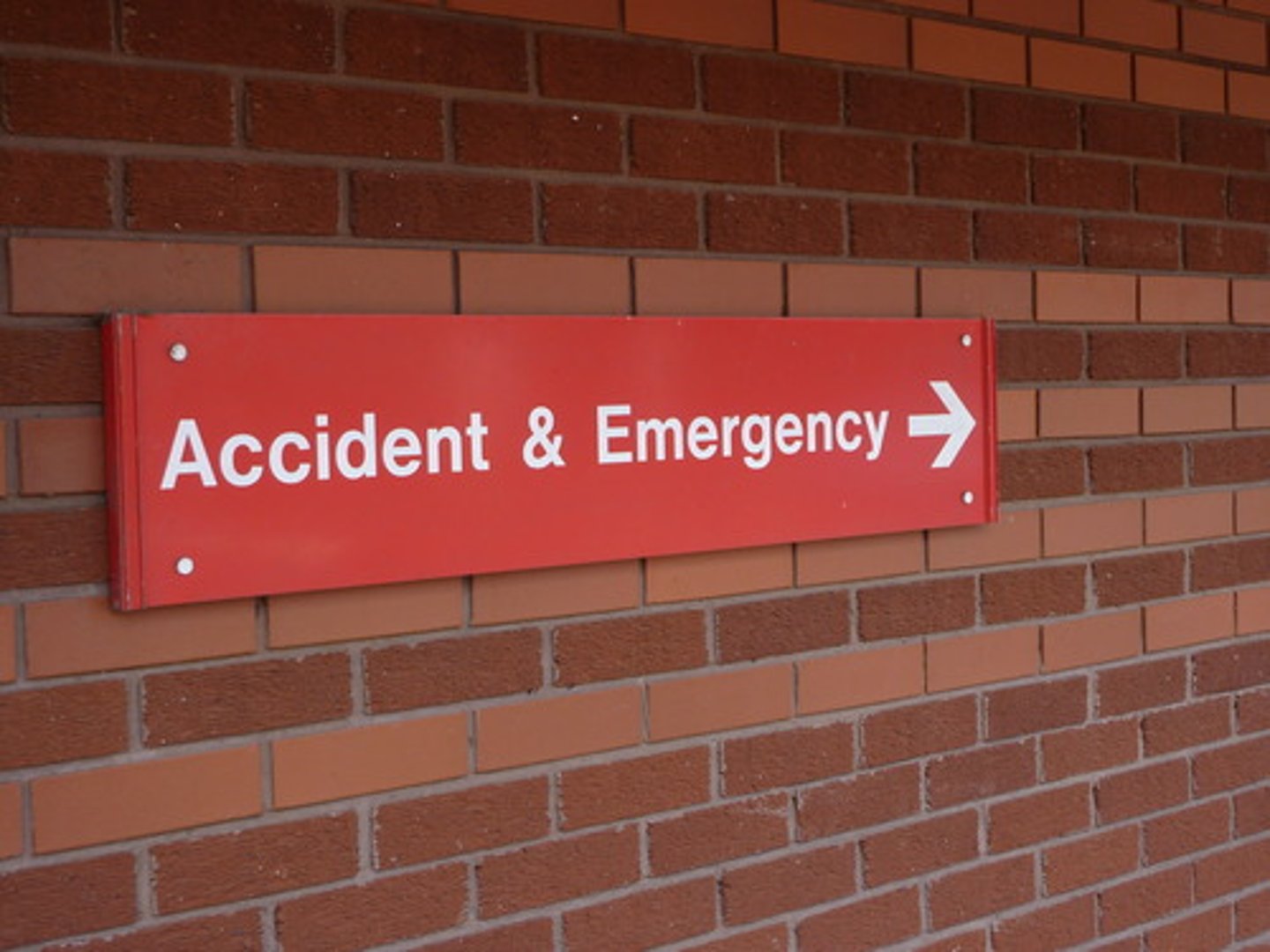 <p>: Phòng cấp cứu</p><p>Synonyms: Emergency department, ER</p><p>Example: He was rushed to the accident and emergency room after the car crash</p>