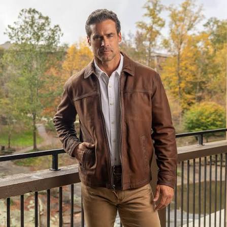 <p>Il met</p><p><strong>French:</strong><span style="background-color: oklch(0.2167 0.002 197.039993); color: oklch(0.9296 0.007 106.529999);"><span> Il met une veste avant de sortir.</span></span><br></p>