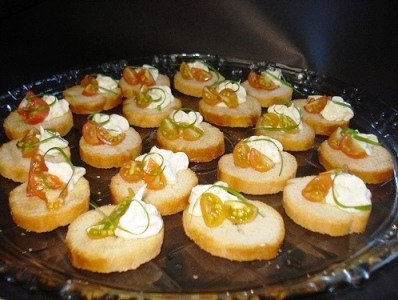 Made of thin slices of bread in different shapes. The bread may be toasted, sauteed in butter or dipped in a well-seasoned mixture of egg, cheese, fish or meat then deep fat fried. It is a finger food consisting of three parts: a base, a spread or topping and garnish. They could be served hot or cold.