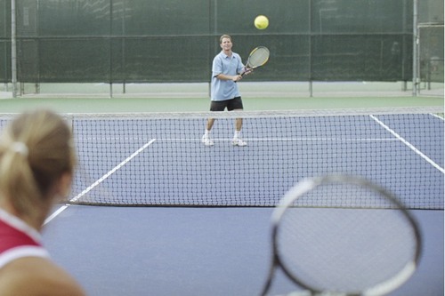 lugar donde se juega al tenis
(tennis court)