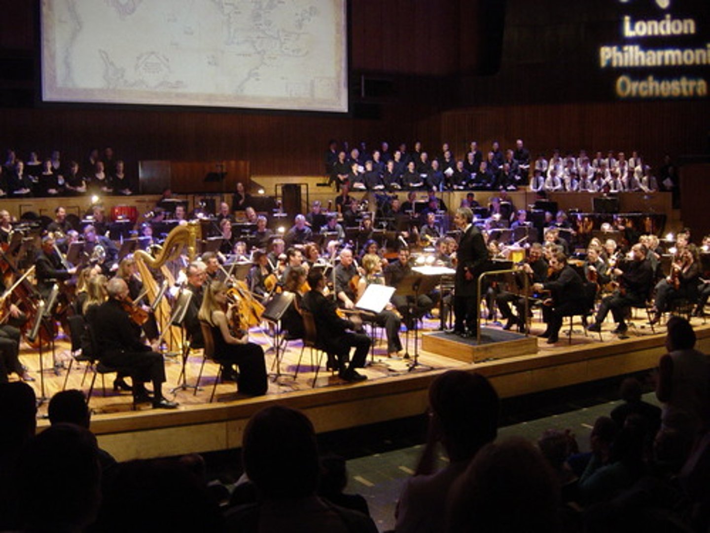 <p>/yīnyuè huì/ (n) buổi hòa nhạc</p>