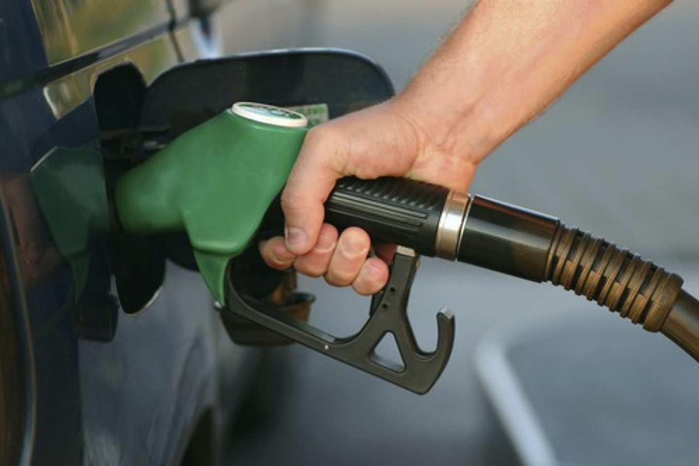 <p>to fill (the tank)</p>