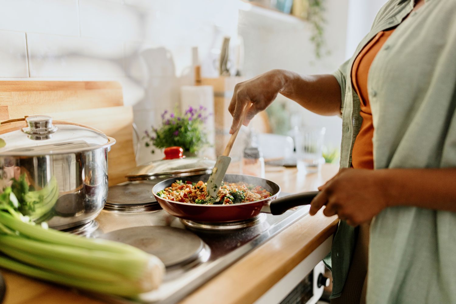 <p>to cook</p>