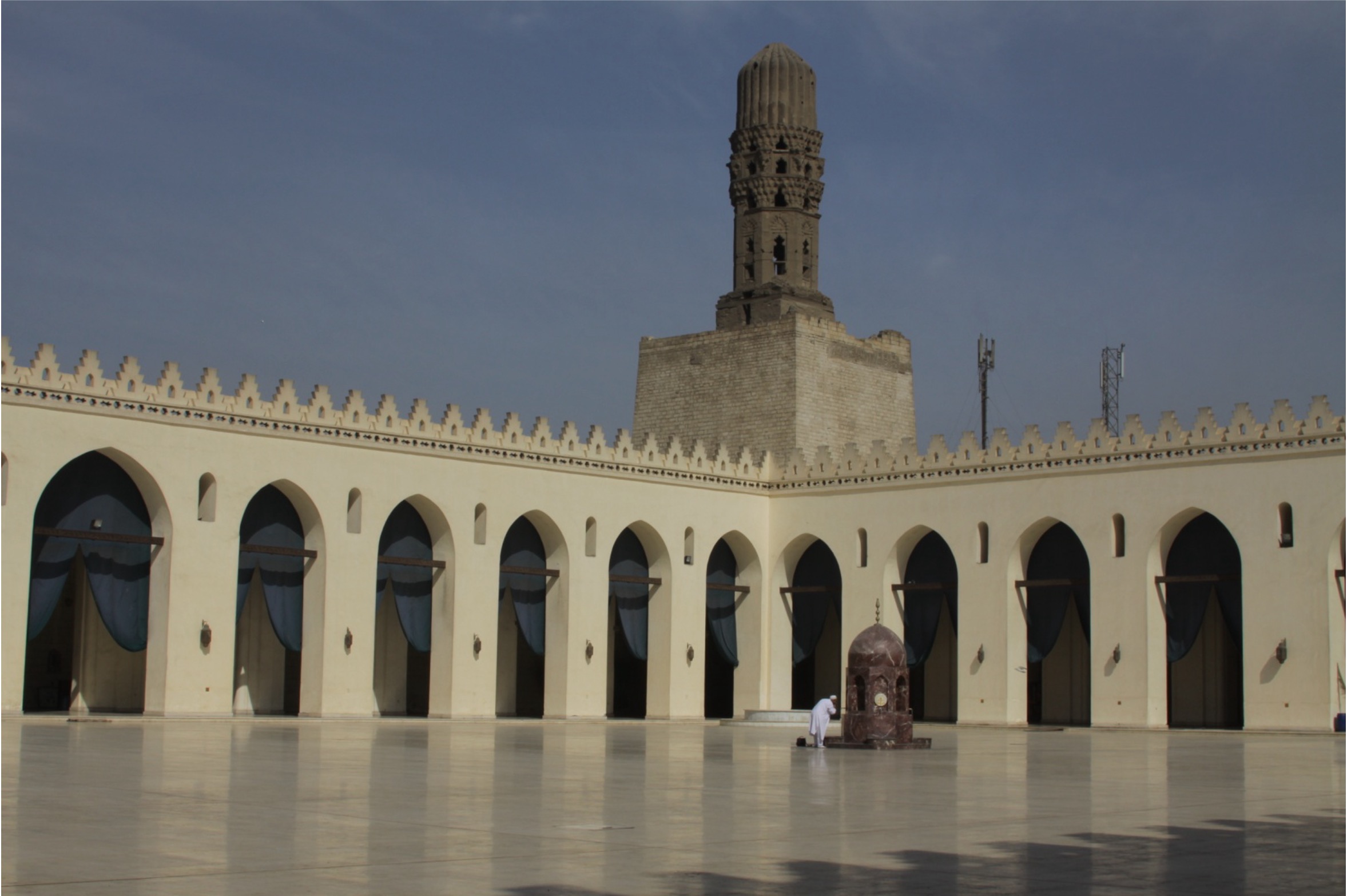 <p>Al-Hakim Mosque, Cairo (Egypt), 990 and 1013 CE</p>