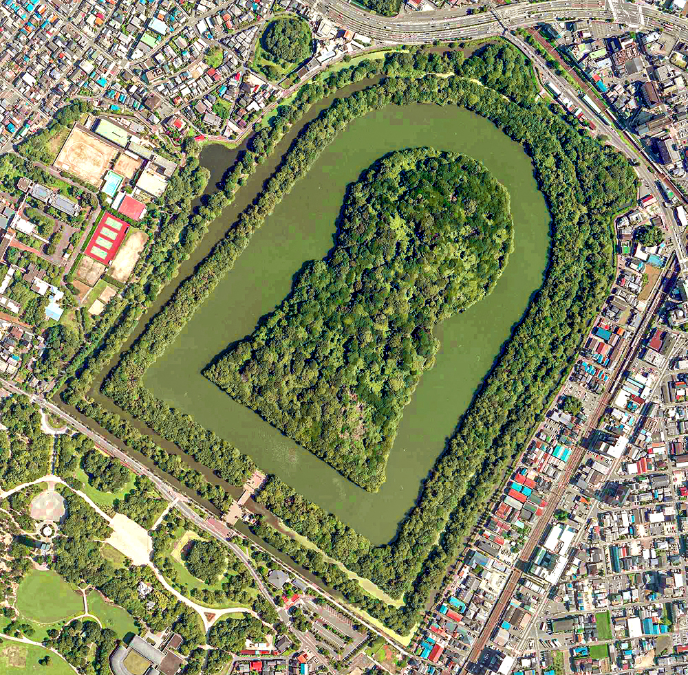 <p>Daisen Tomb 大仙古墳 (a.k.a. Emperor Nintoku's tomb)(mid-5th c), Sakai city, Osaka prefecture</p>