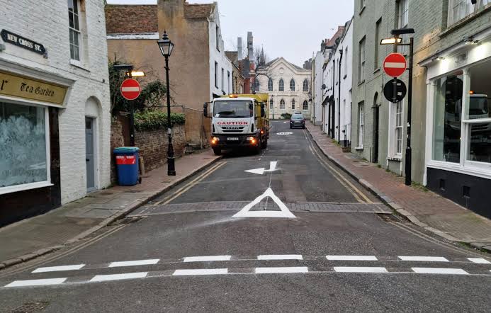 <p>How do you know if it’s a one-way?</p>