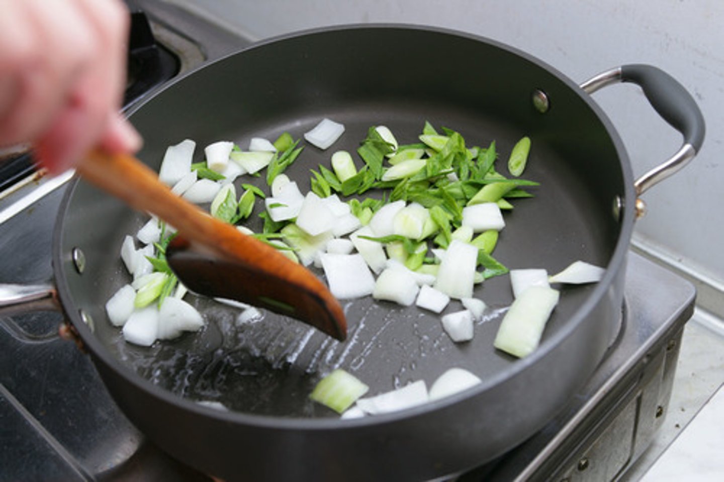 <p>chǎo - to stir-fry</p>