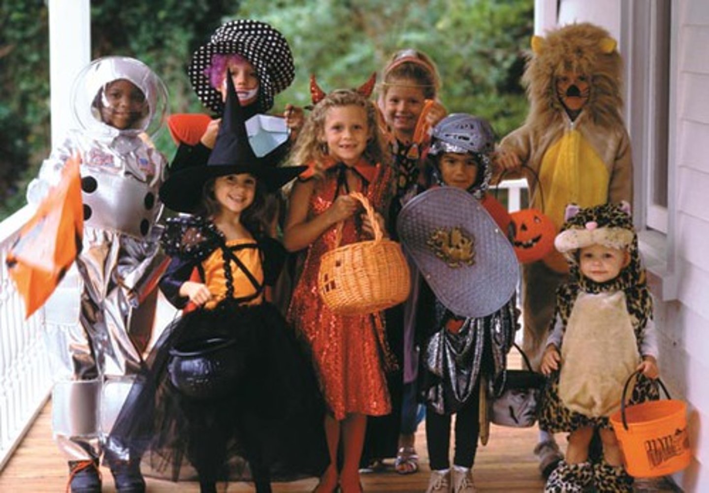 <p>1. October 31</p><p>2. Children trick or treat</p>