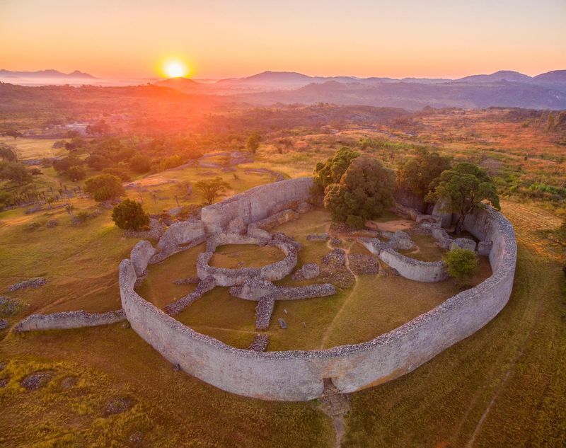Def: a city known for its walled border
LO10: Great Zimbabwe developed from the bantu migrations and sustained itself by trading.
