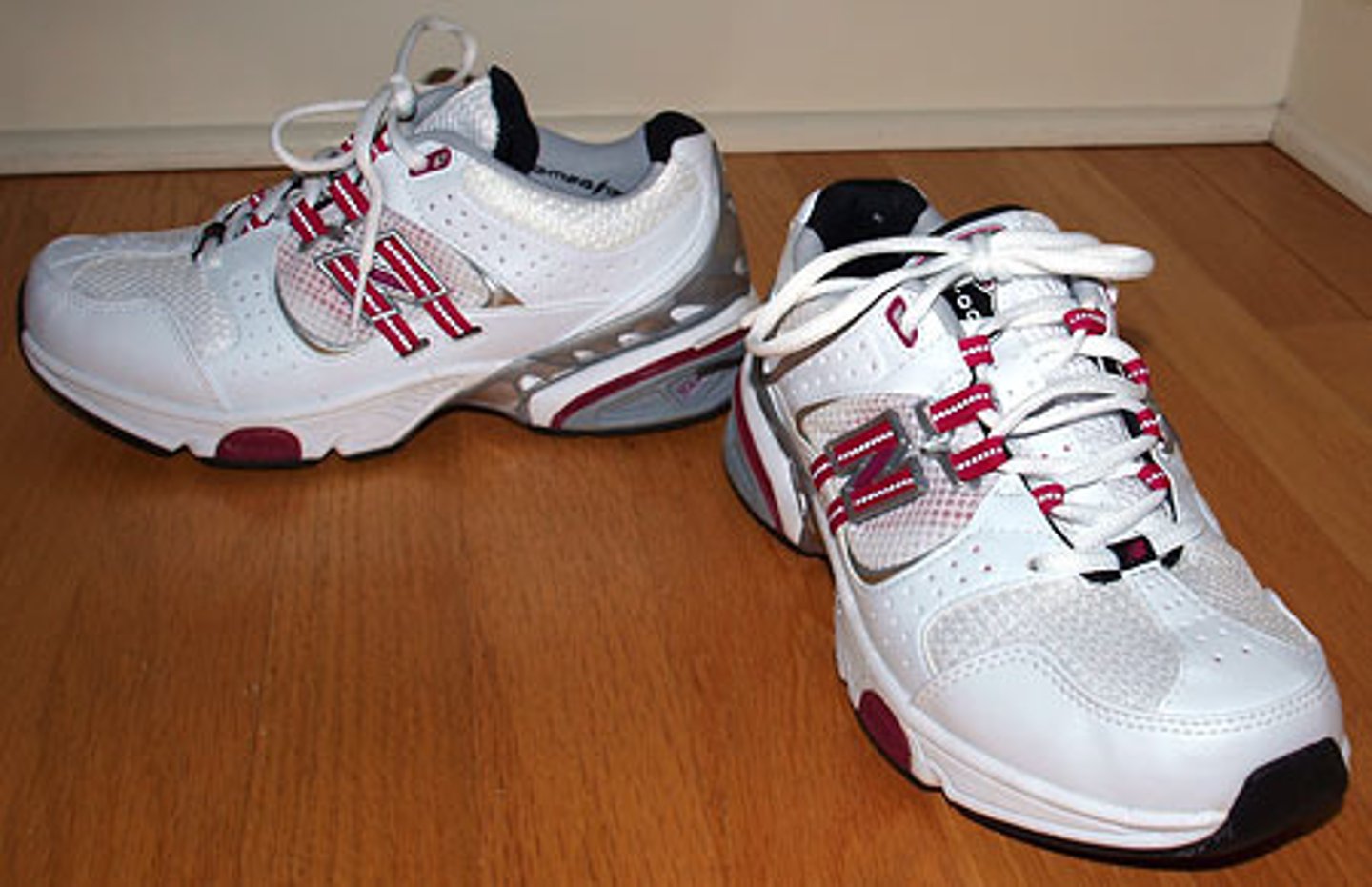 <p>giày thể thao</p>