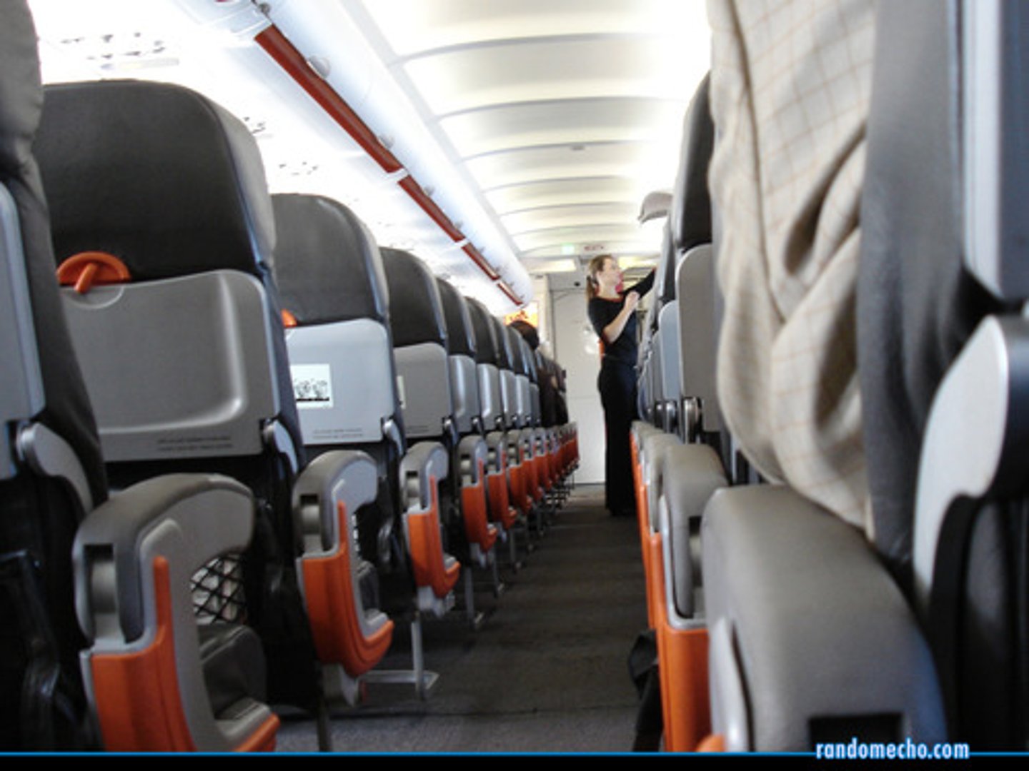 <p>the space between rows of seats on a plane (neutral)</p><p>I prefer an ~ seat so I can move around more easily.</p><p>The flight attendant walked down the ~ serving drinks.</p>