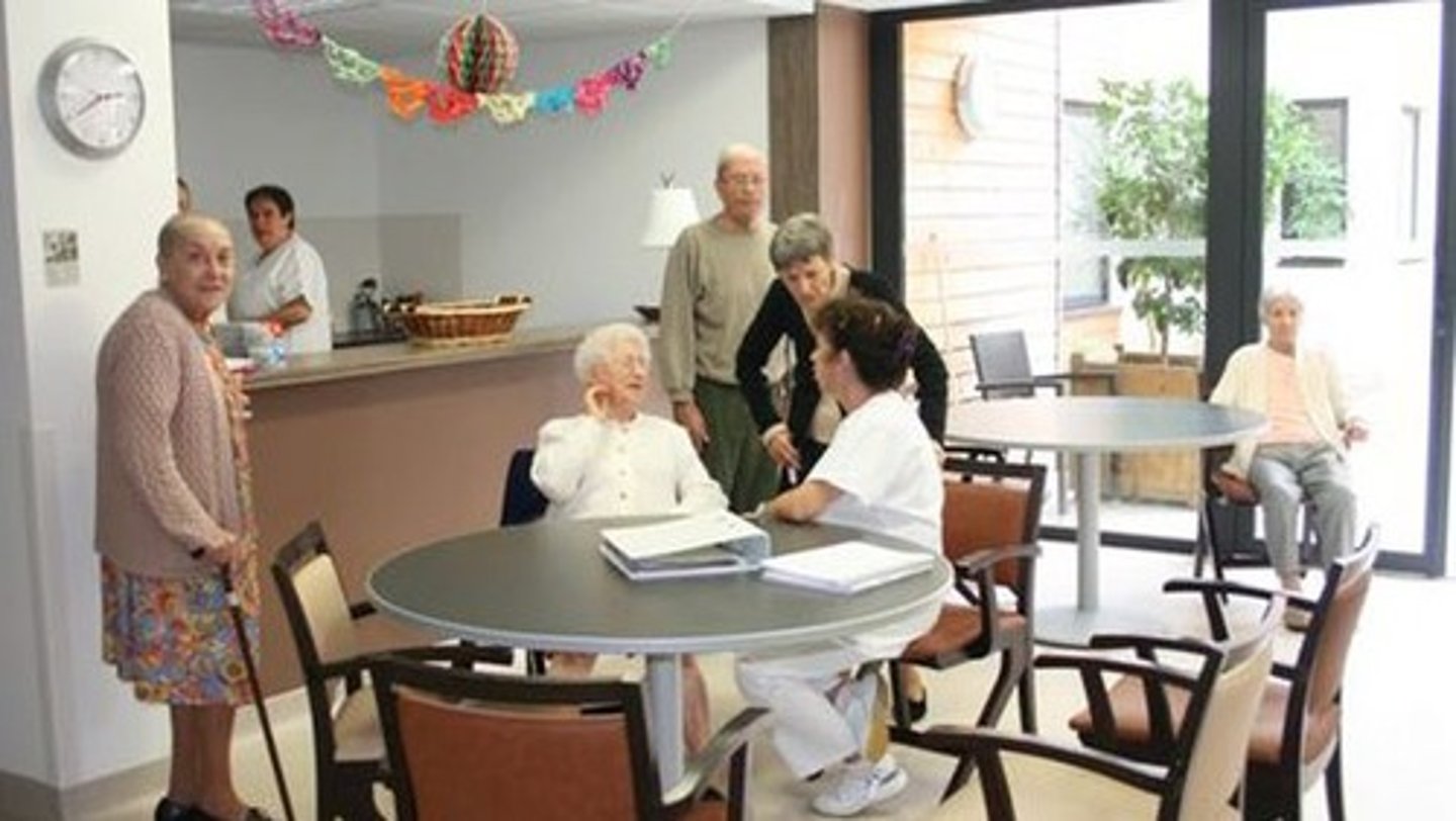 <p>retirement home</p>