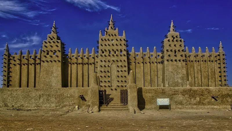 <ul><li><p>Mosque and market</p></li><li><p>Made of mud in Mai</p></li><li><p>brings comunity</p></li></ul><p></p>