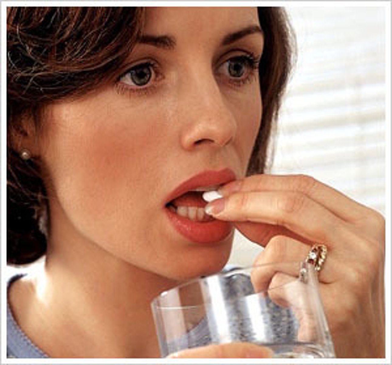 <p>to take pills or aspirines</p>