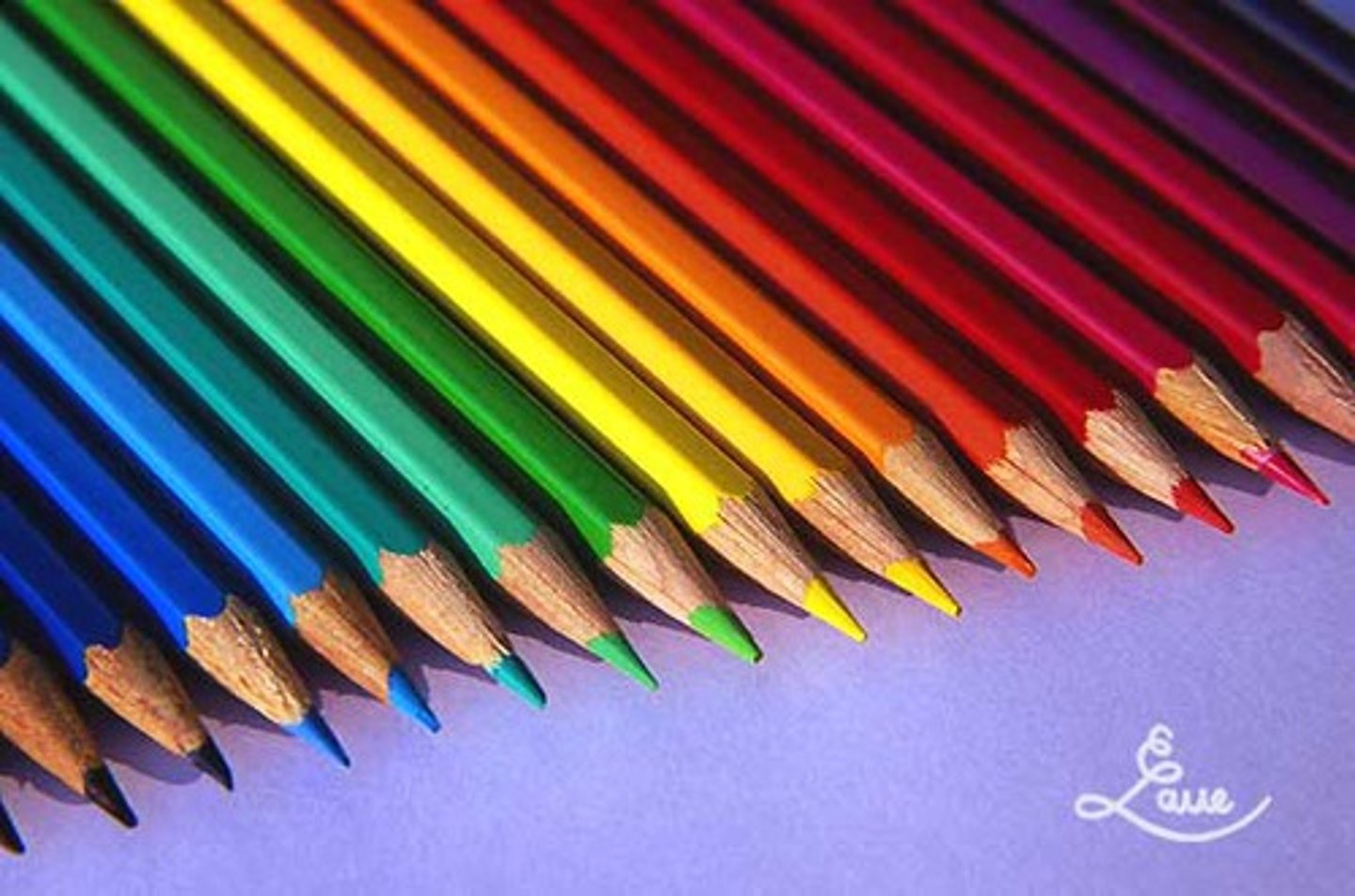 <p>cây viết chì màu</p>