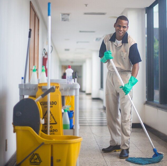 <p>Cleaner</p>