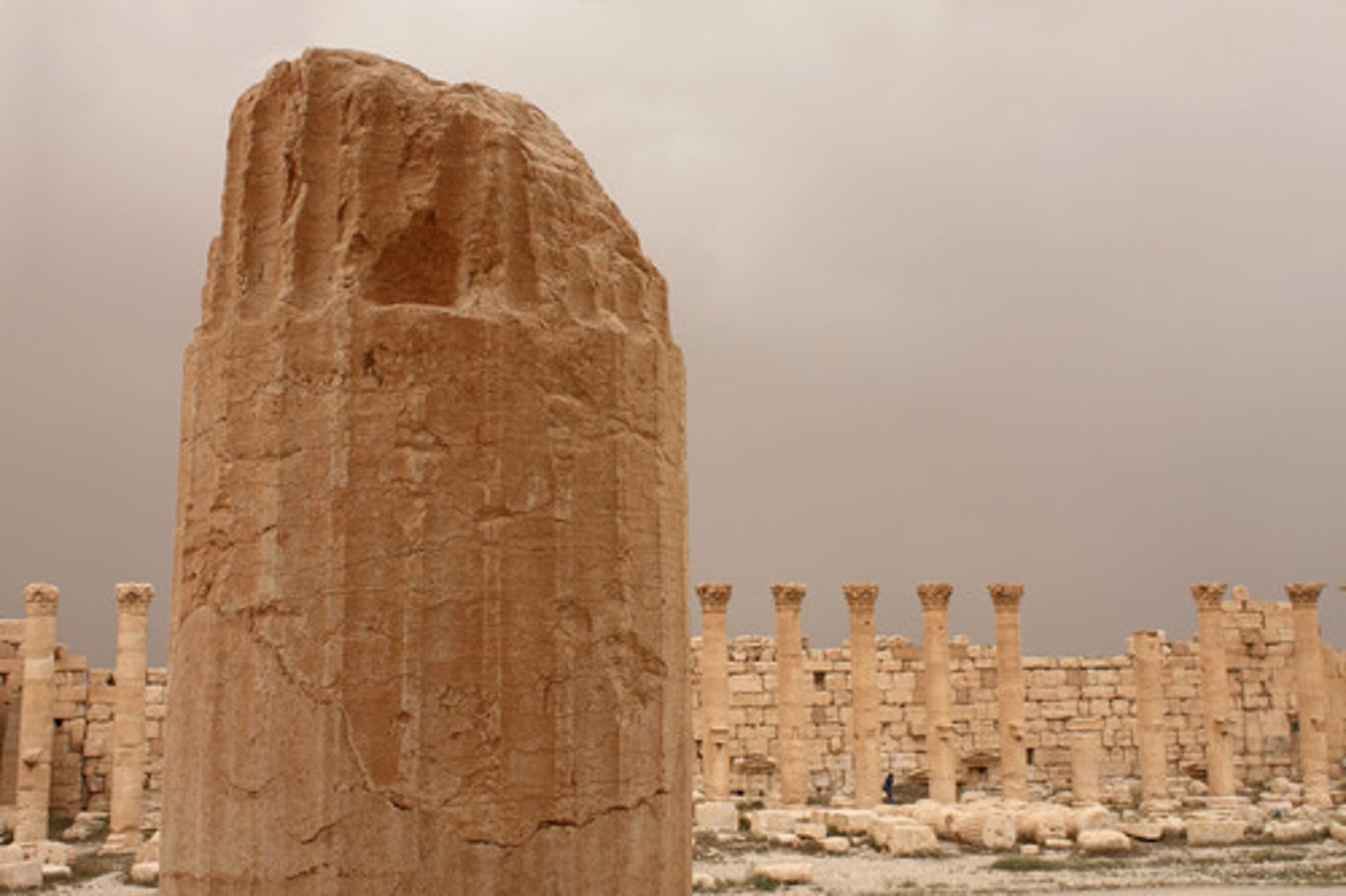 <p>Überbleibsel, Überrest, Ruine</p>
