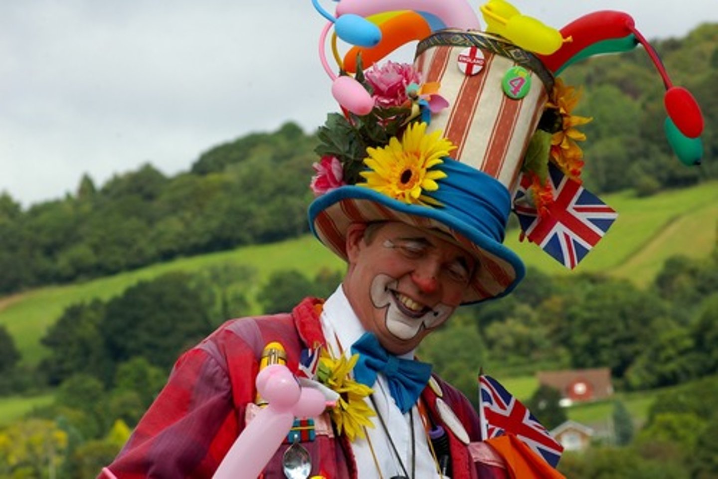 <p>adj. Comical because of strangeness; clownish.</p>