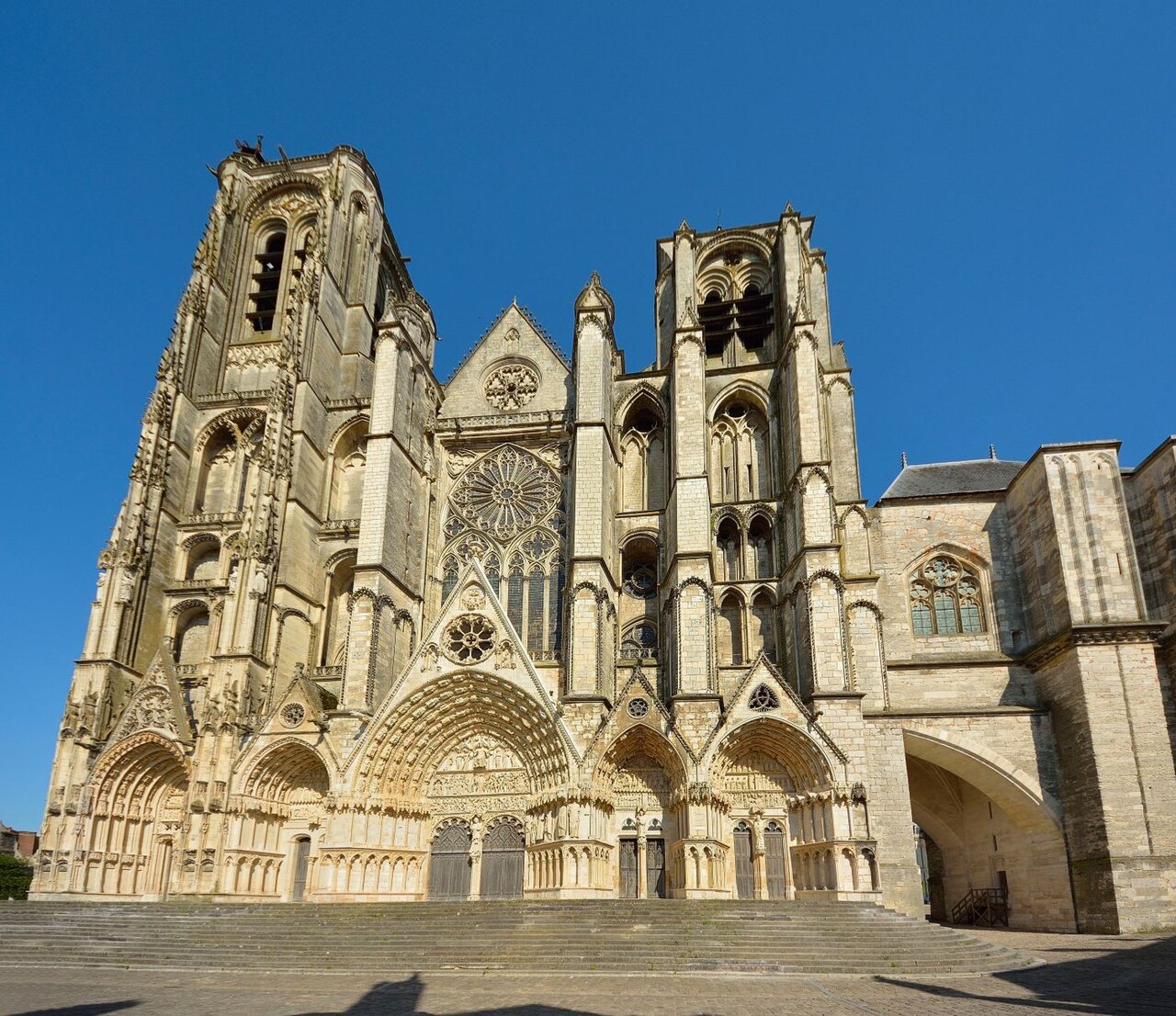 <ul><li><p>Exemplary of High Gothic architecture, in which new construction techniques were used to varied aesthetic ends and structures themselves were made ornamental</p></li></ul><p></p>