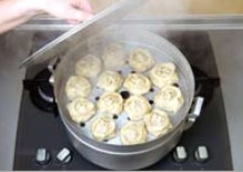 <p>to steam (food)</p>