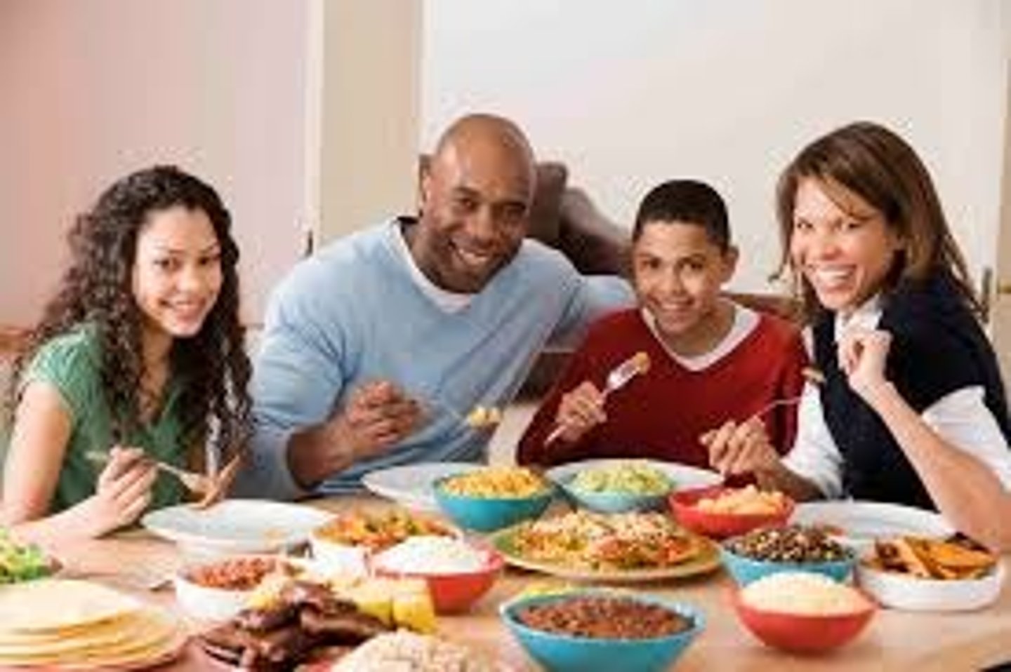 <p>to eat together</p>